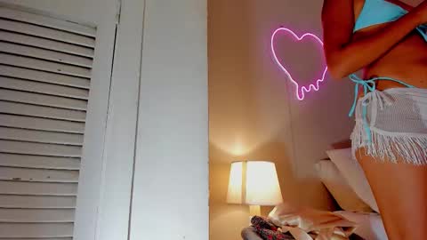 Snapshot of dani_skinny_ chatting on 11/04/25, 11:42 Hi I am Dani online show from 11/04/25, 11:42