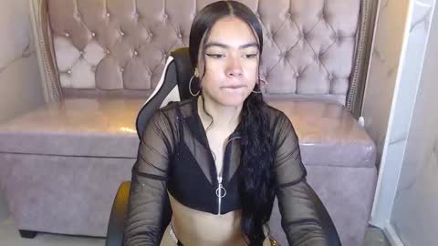 dania_b_ online show from 10/17/25, 03:10