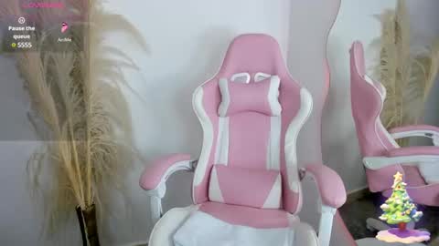 Hello my name is Dania  online show from 12/04/24, 05:16