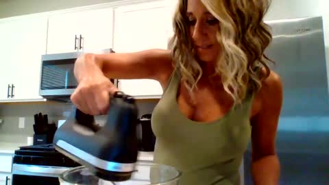 Snapshot of danibrass1 chatting on 06/19/26, 01:04 DaniBrass1 online show from 06/19/26, 01:04