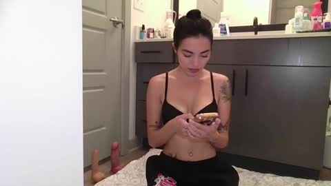 danidivina777 online show from 10/05/25, 04:27