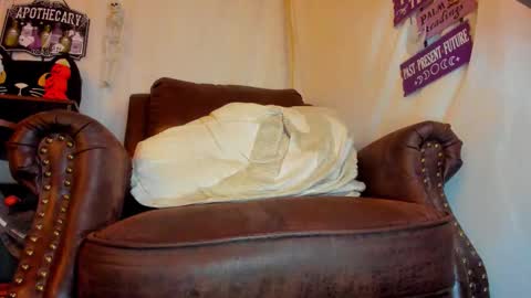 Snapshot of danidollxxx chatting on 10/30/25, 03:08 danidollxxx online show from 10/30/25, 03:08