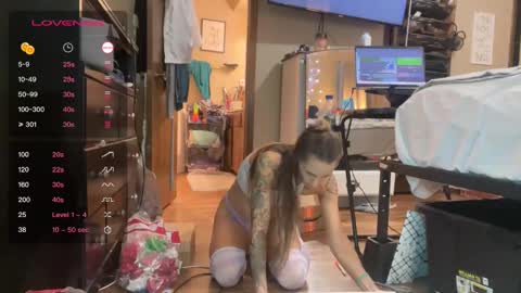 Dani Dragon online show from 12/25/24, 08:07