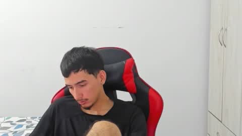 Snapshot of daniel_443 chatting on 11/22/25, 02:54 DANIEL online show from 11/22/25, 02:54