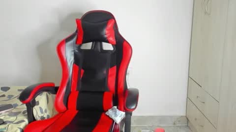 Snapshot of daniel_443 chatting on 11/26/25, 04:52 DANIEL online show from 11/26/25, 04:52