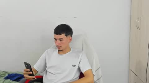 Snapshot of daniel_443 chatting on 11/30/25, 04:11 DANIEL online show from 11/30/25, 04:11