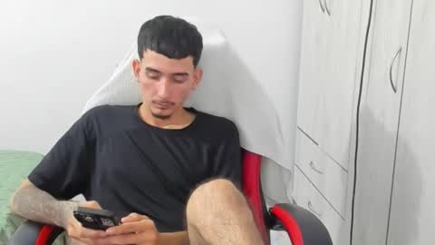 Snapshot of daniel_443 chatting on 12/01/25, 04:17 DANIEL online show from 12/01/25, 04:17