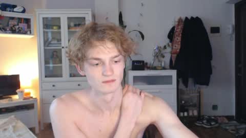 Snapshot of daniel_yumm chatting on 04/11/26, 03:33 Daniel online show from 04/11/26, 03:33