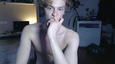 Snapshot of daniel_yumm chatting on 04/19/26, 03:50 Daniel online show from 04/19/26, 03:50