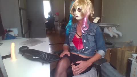 newcumer online show from 12/06/24, 09:54