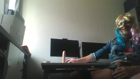 newcumer online show from 01/23/25, 01:24