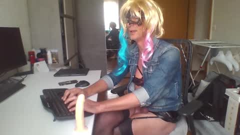 newcumer online show from 02/13/25, 01:48