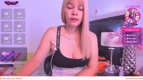 Snapshot of daniela_beauty chatting on 04/25/26, 12:41 daniela online show from 04/25/26, 12:41