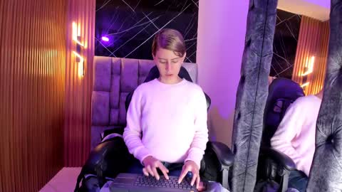 Daniela online show from 12/13/24, 05:43