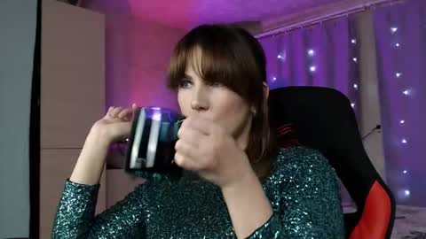 Daniela Cooper online show from 10/12/25, 05:12