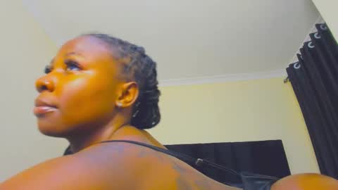 Snapshot of danielle_rock chatting on 10/10/25, 06:29 danielle_rock online show from 10/10/25, 06:29