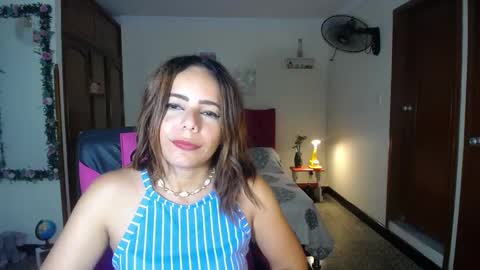 Snapshot of danielle_rose_ chatting on 12/05/24, 07:49 Angie online show from 12/05/24, 07:49