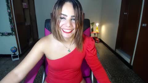Snapshot of danielle_rose_ chatting on 12/23/24, 05:22 Angie online show from 12/23/24, 05:22