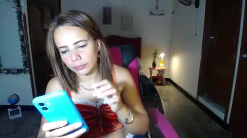 Snapshot of danielle_rose_ chatting on 02/13/25, 04:07 Angie online show from 02/13/25, 04:07