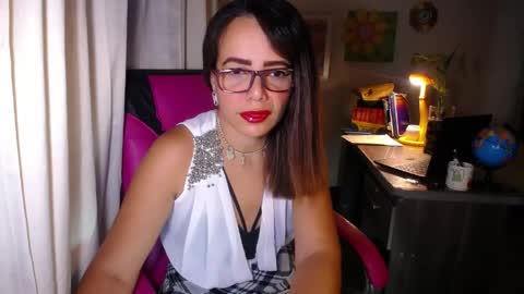 Snapshot of danielle_rose_ chatting on 05/01/26, 06:12 Angie online show from 05/01/26, 06:12