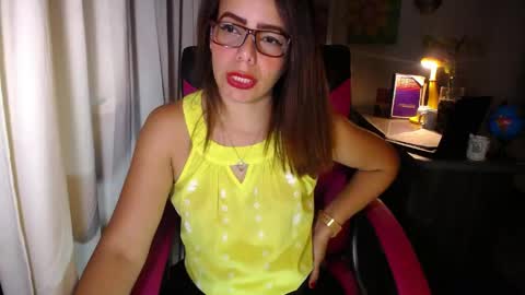Snapshot of danielle_rose_ chatting on 05/04/26, 02:13 Angie online show from 05/04/26, 02:13
