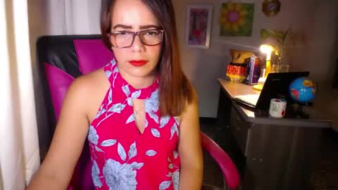 Snapshot of danielle_rose_ chatting on 05/05/26, 02:25 Angie online show from 05/05/26, 02:25
