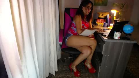 Snapshot of danielle_rose_ chatting on 05/09/26, 07:52 Angie online show from 05/09/26, 07:52