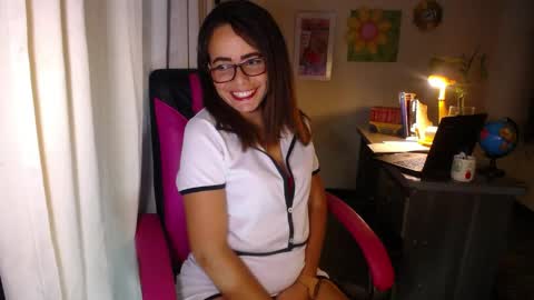 Snapshot of danielle_rose_ chatting on 05/23/26, 04:44 Angie online show from 05/23/26, 04:44