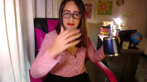 Snapshot of danielle_rose_ chatting on 05/28/26, 05:10 Angie online show from 05/28/26, 05:10