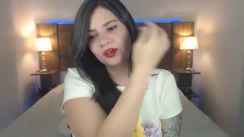 daniellerain online show from 11/19/25, 09:59