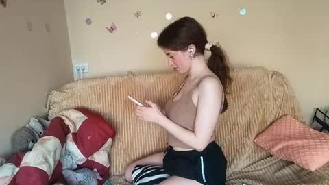 Snapshot of daniellevaulet chatting on 05/11/26, 04:04 Mia online show from 05/11/26, 04:04