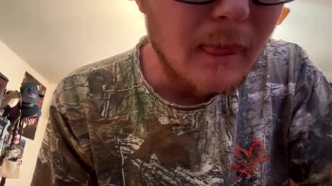 Snapshot of danielp_mod_cb chatting on 01/12/25, 10:01 Daniel    y. online show from 01/12/25, 10:01