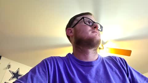 Snapshot of danielp_mod_cb chatting on 09/19/25, 08:31 Daniel    y. online show from 09/19/25, 08:31