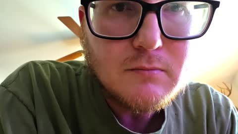 Snapshot of danielp_mod_cb chatting on 10/20/25, 09:04 Daniel    y. online show from 10/20/25, 09:04