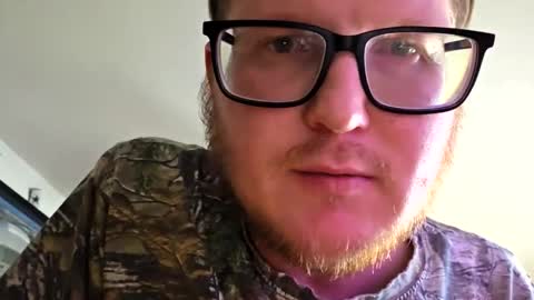 Snapshot of danielp_mod_cb chatting on 10/24/25, 09:22 Daniel    y. online show from 10/24/25, 09:22