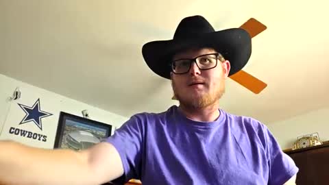 Snapshot of danielp_mod_cb chatting on 10/31/25, 07:26 Daniel    y. online show from 10/31/25, 07:26