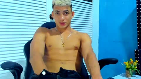 Snapshot of danii_scot chatting on 12/28/24, 04:08 Dani online show from 12/28/24, 04:08