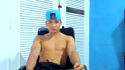 Snapshot of danii_scot chatting on 01/18/25, 04:04 Dani online show from 01/18/25, 04:04
