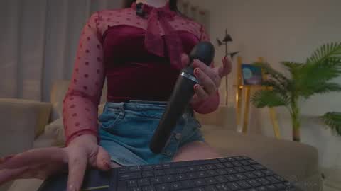      online show from 09/14/25, 12:32