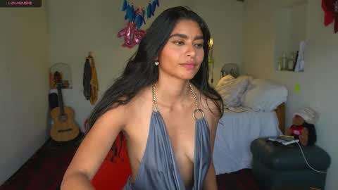 danalle .. online show from 11/14/25, 09:24