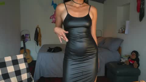 Snapshot of daniisla chatting on 05/25/26, 06:47 danalle .. online show from 05/25/26, 06:47