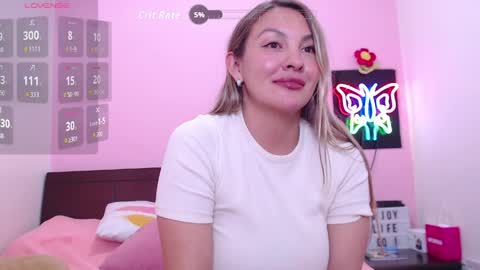 Snapshot of danika_bellaa chatting on 05/15/26, 11:01 K A R O L online show from 05/15/26, 11:01