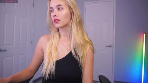 Snapshot of danikadillan chatting on 12/24/24, 02:21 Hi my name is Anna. Please say hello I like to chat with you. If u have request use Tip option .Thank you online show from 12/24/24, 02:21