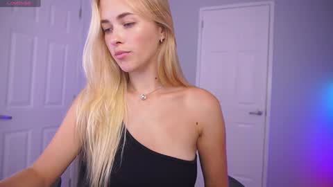Snapshot of danikadillan chatting on 01/17/25, 01:47 Hi my name is Anna. Please say hello I like to chat with you. If u have request use Tip option .Thank you online show from 01/17/25, 01:47