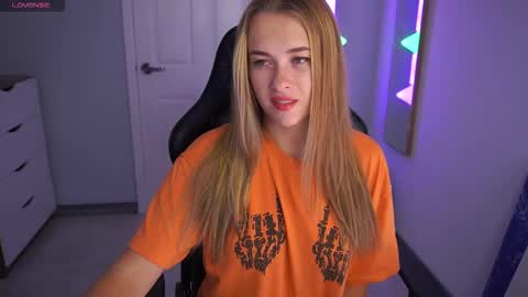 Snapshot of danikadillan chatting on 10/19/25, 12:55 Hi my name is Anna. Please say hello I like to chat with you. If u have request use Tip option .Thank you online show from 10/19/25, 12:55