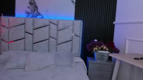 Dani Phonenix online show from 11/20/25, 07:13