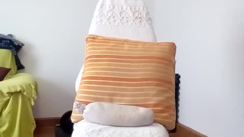 daniroca8 online show from 10/26/25, 02:34