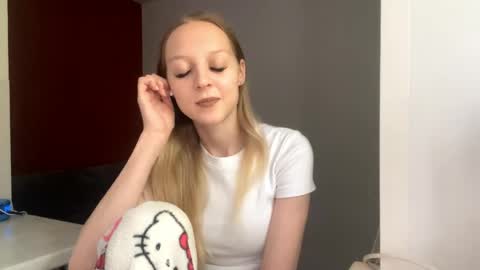 Snapshot of danitawind chatting on 05/28/26, 11:07 Kiki online show from 05/28/26, 11:07