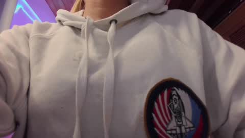 Pau online show from 04/24/26, 02:58