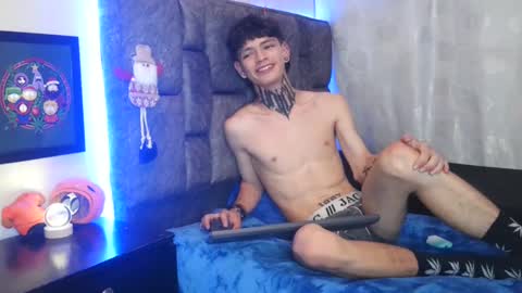 Snapshot of dann_brown chatting on 12/19/24, 06:01 Dann Brown online show from 12/19/24, 06:01